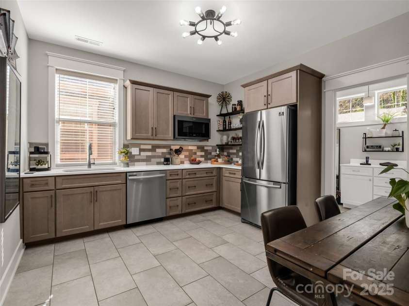 506 Sweet Birch Park Lane, Black Mountain, NC 28711.  MLS# CAR4245474, YatesRealty ID 8139. 