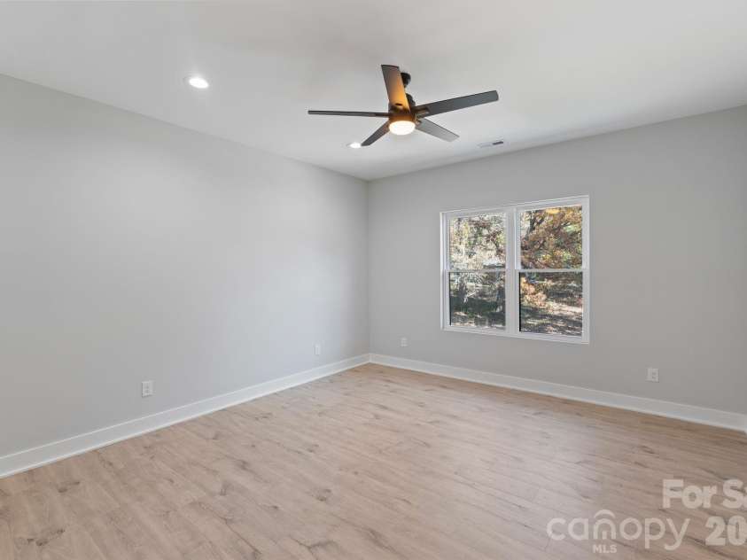908 30th Avenue Drive, Hickory, NC 28601.  MLS# CAR4354674, YatesRealty ID 8139. 