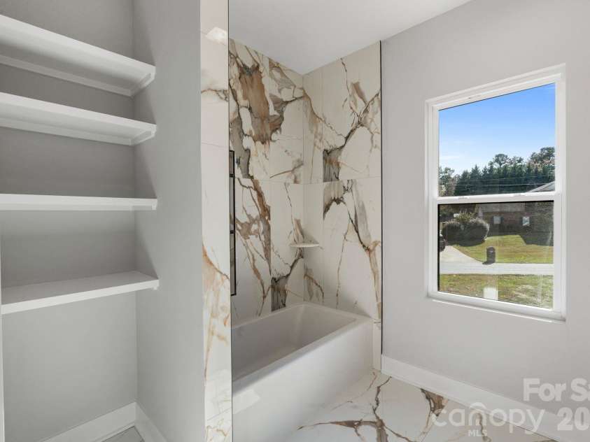 908 30th Avenue Drive, Hickory, NC 28601.  MLS# CAR4354674, YatesRealty ID 8139. 
