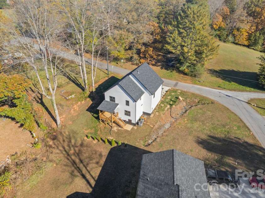 908 30th Avenue Drive, Hickory, NC 28601.  MLS# CAR4354674, YatesRealty ID 8139. 