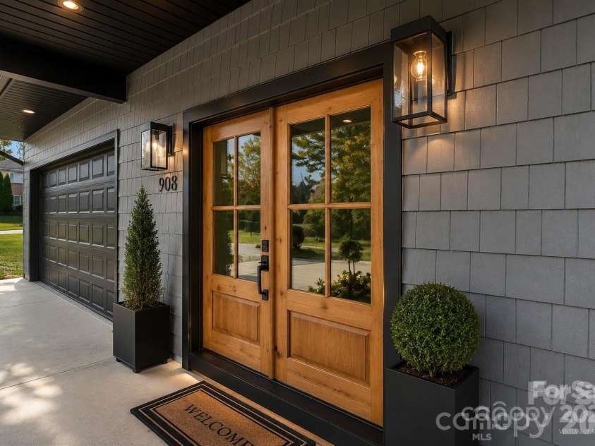 908 30th Avenue Drive, Hickory, NC 28601.  MLS# CAR4354674, YatesRealty ID 8139. 