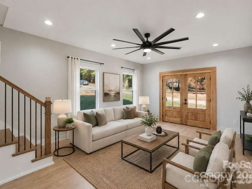 908 30th Avenue Drive, Hickory, NC 28601.  MLS# CAR4354674, YatesRealty ID 8139. 