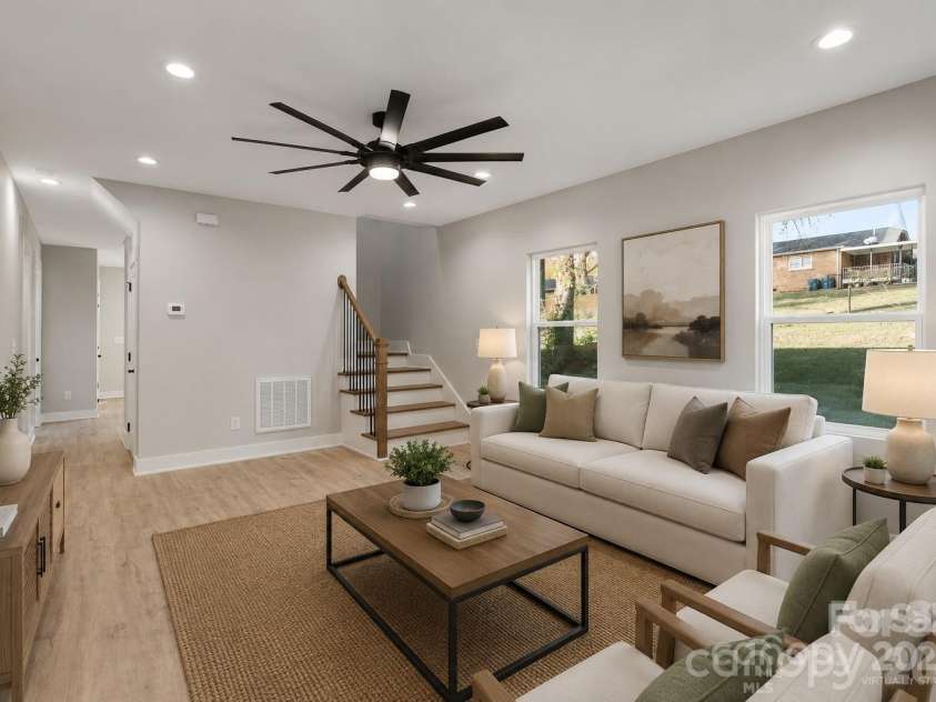 908 30th Avenue Drive, Hickory, NC 28601.  MLS# CAR4354674, YatesRealty ID 8139. 