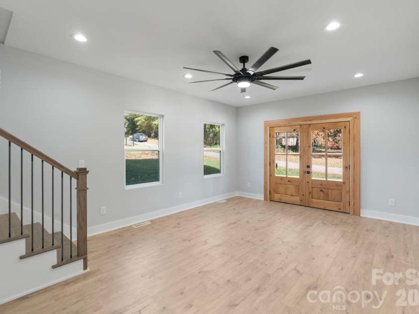 908 30th Avenue Drive, Hickory, NC 28601.  MLS# CAR4354674, YatesRealty ID 8139. FORMAL LIVING ROOM
