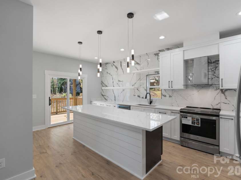 908 30th Avenue Drive, Hickory, NC 28601.  MLS# CAR4354674, YatesRealty ID 8139. KITCHEN