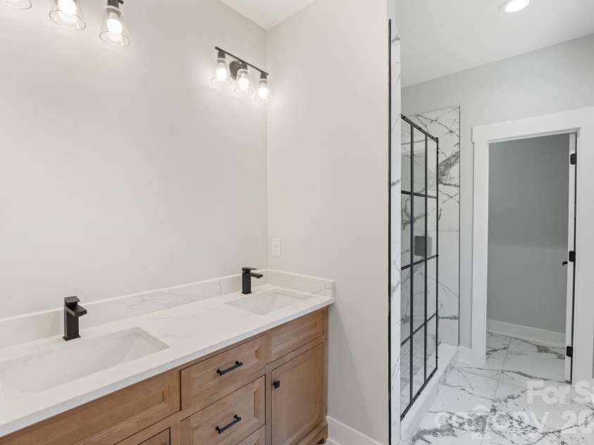908 30th Avenue Drive, Hickory, NC 28601.  MLS# CAR4354674, YatesRealty ID 8139. Primary bathroom
