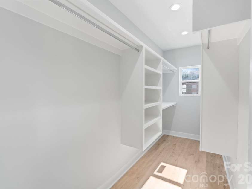 908 30th Avenue Drive, Hickory, NC 28601.  MLS# CAR4354674, YatesRealty ID 8139. Primary closet
