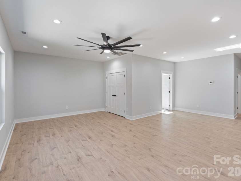 908 30th Avenue Drive, Hickory, NC 28601.  MLS# CAR4354674, YatesRealty ID 8139. Upstairs bonus room