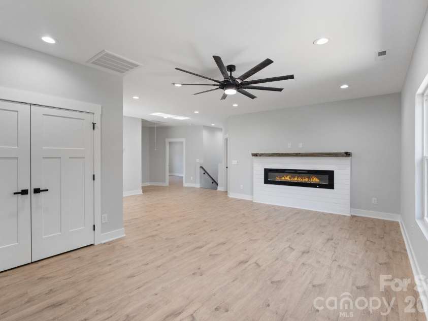 908 30th Avenue Drive, Hickory, NC 28601.  MLS# CAR4354674, YatesRealty ID 8139. Upstairs bonus room