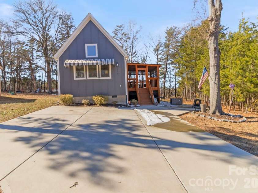 221 Newbold Street, Lincolnton, NC 28092.  MLS# CAR4342134, YatesRealty ID 8140. 
