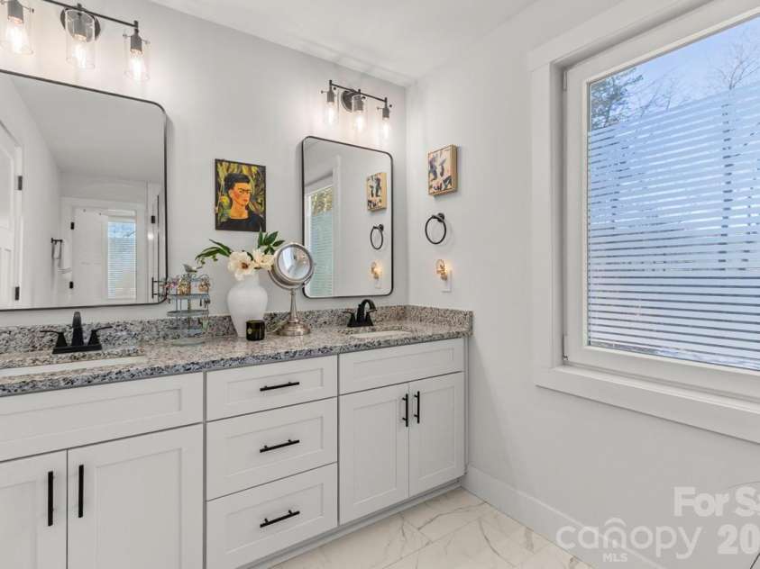 221 Newbold Street, Lincolnton, NC 28092.  MLS# CAR4342134, YatesRealty ID 8140. 