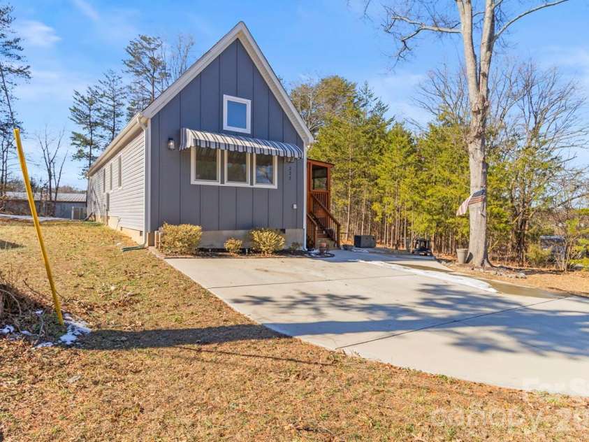 221 Newbold Street, Lincolnton, NC 28092.  MLS# CAR4342134, YatesRealty ID 8140. 