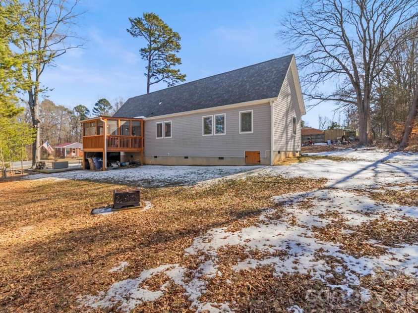 221 Newbold Street, Lincolnton, NC 28092.  MLS# CAR4342134, YatesRealty ID 8140. 