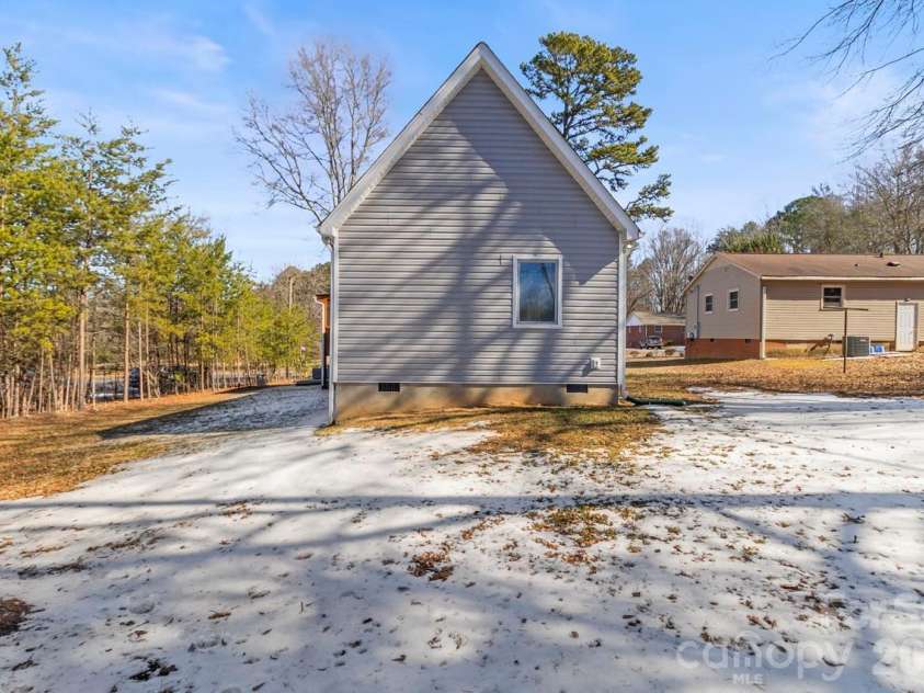 221 Newbold Street, Lincolnton, NC 28092.  MLS# CAR4342134, YatesRealty ID 8140. 