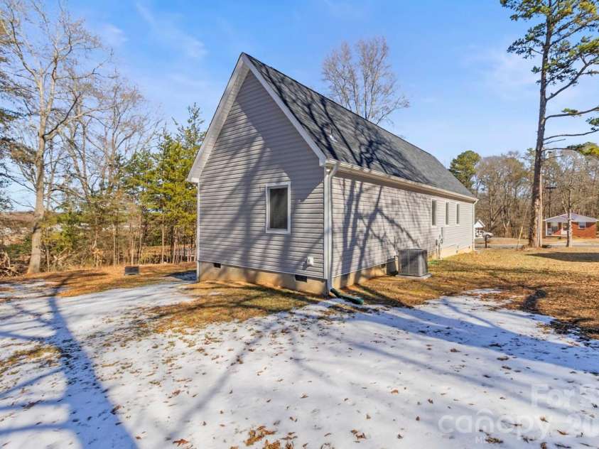 221 Newbold Street, Lincolnton, NC 28092.  MLS# CAR4342134, YatesRealty ID 8140. 