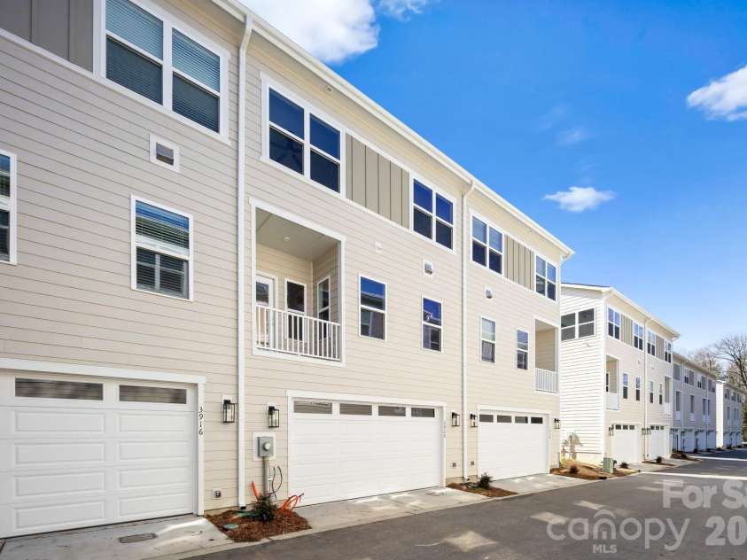 3920 Hager Drive, Charlotte, NC 28208.  MLS# CAR4350564, YatesRealty ID 8142. 