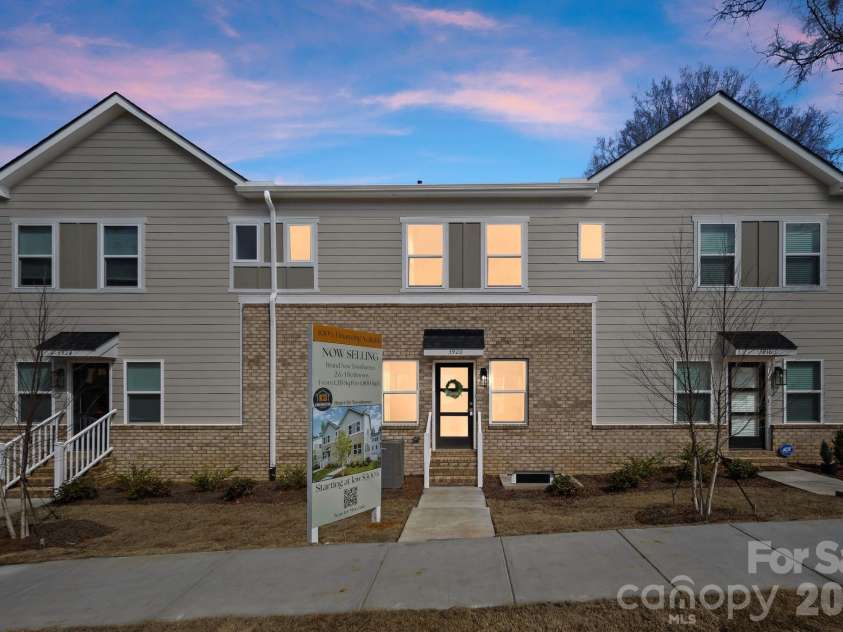 3920 Hager Drive, Charlotte, NC 28208.  MLS# CAR4350564, YatesRealty ID 8142. 