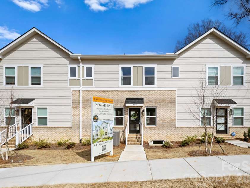 3920 Hager Drive, Charlotte, NC 28208.  MLS# CAR4350564, YatesRealty ID 8142. 