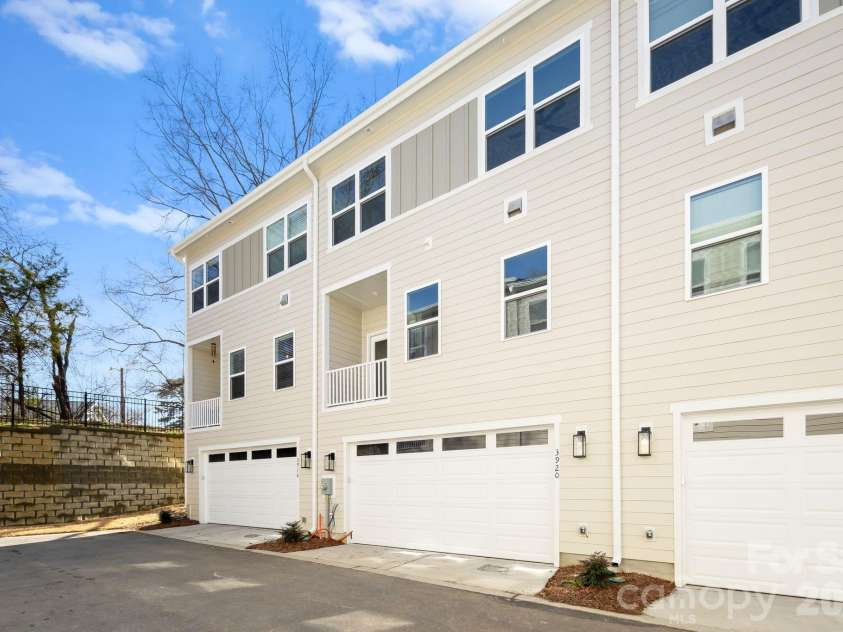 3920 Hager Drive, Charlotte, NC 28208.  MLS# CAR4350564, YatesRealty ID 8142. 