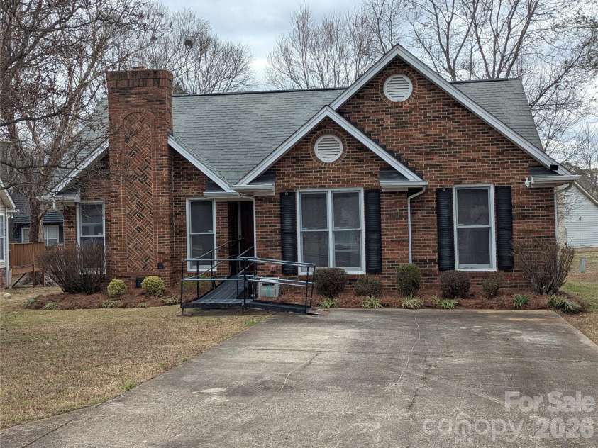 4001 CroftWood Lane, Indian Trail, NC 28079.  MLS# CAR4346318, YatesRealty ID 8143. 
