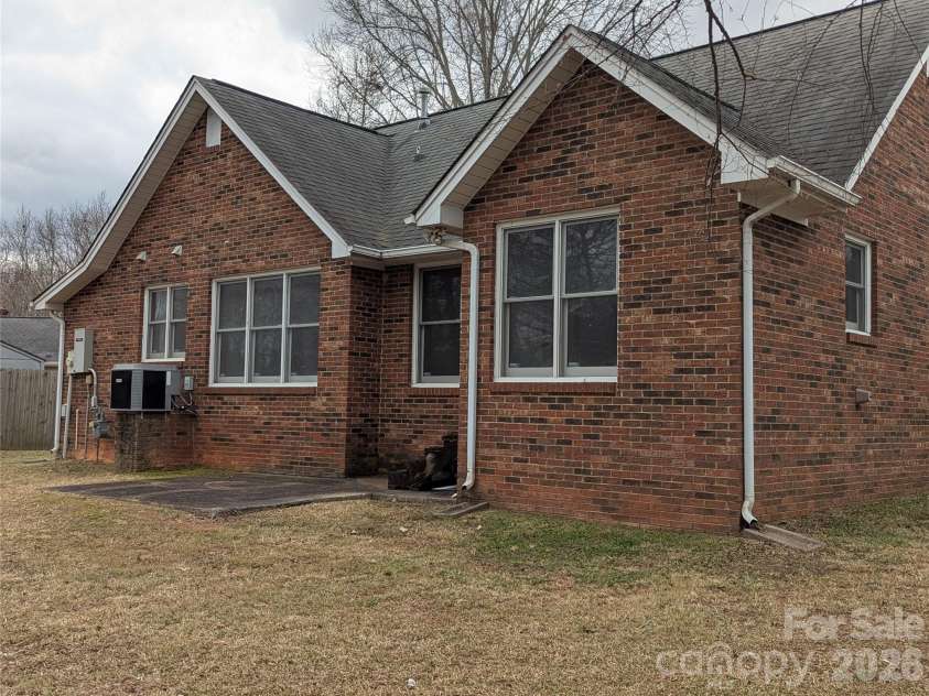 4001 CroftWood Lane, Indian Trail, NC 28079.  MLS# CAR4346318, YatesRealty ID 8143. 
