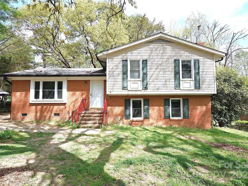 6126 Eagle Peak Drive, Charlotte, NC 28214.  MLS# CAR4224487, YatesRealty ID 8144. 