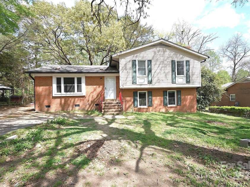 6126 Eagle Peak Drive, Charlotte, NC 28214.  MLS# CAR4224487, YatesRealty ID 8144. 