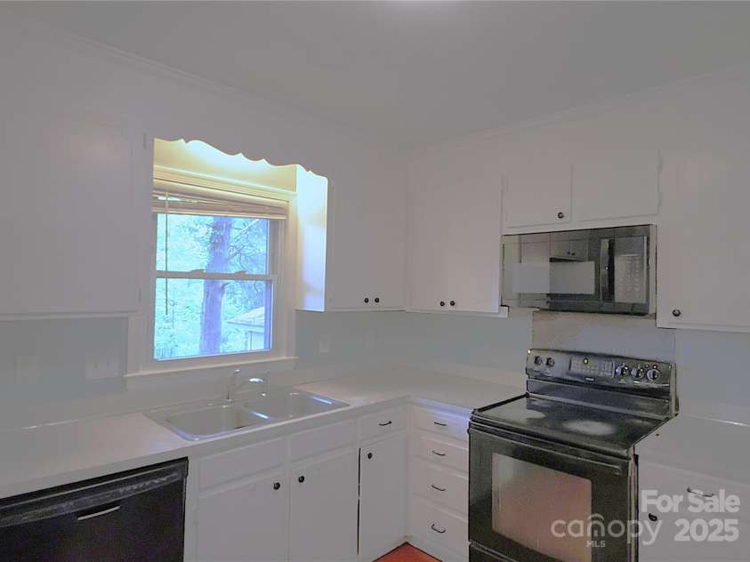 6126 Eagle Peak Drive, Charlotte, NC 28214.  MLS# CAR4224487, YatesRealty ID 8144. 