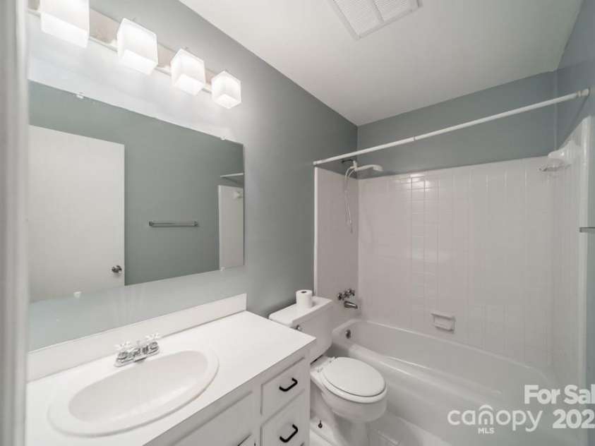 6126 Eagle Peak Drive, Charlotte, NC 28214.  MLS# CAR4224487, YatesRealty ID 8144. 