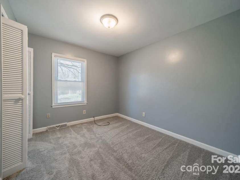 6126 Eagle Peak Drive, Charlotte, NC 28214.  MLS# CAR4224487, YatesRealty ID 8144. 