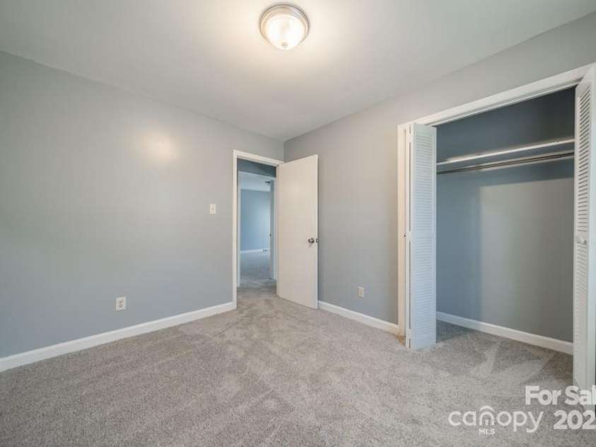 6126 Eagle Peak Drive, Charlotte, NC 28214.  MLS# CAR4224487, YatesRealty ID 8144. 