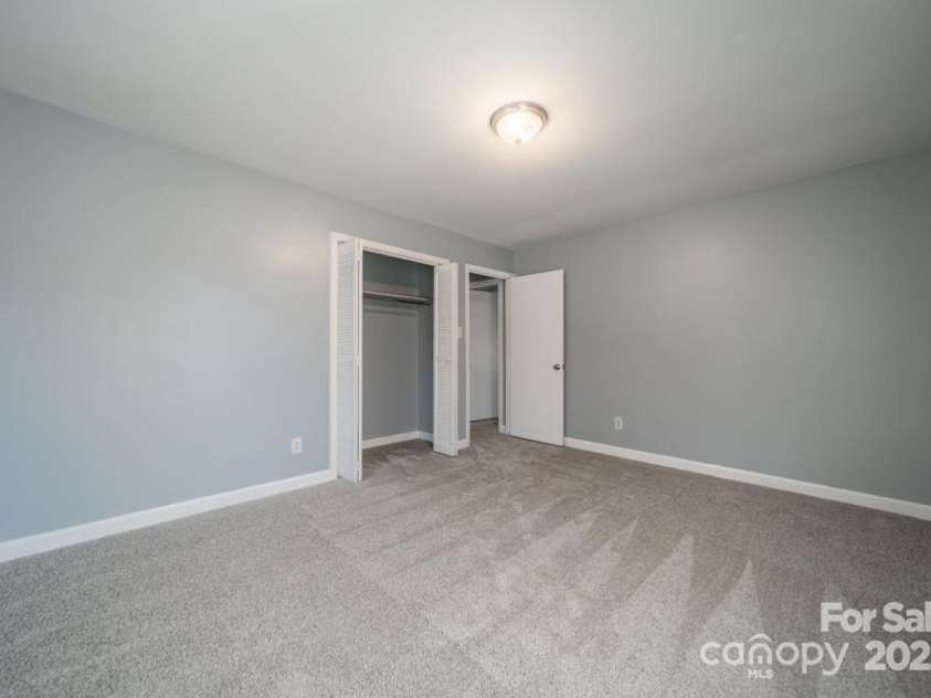 6126 Eagle Peak Drive, Charlotte, NC 28214.  MLS# CAR4224487, YatesRealty ID 8144. 