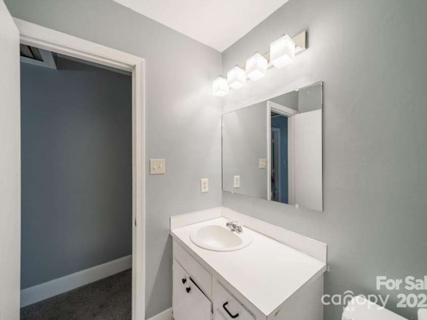 6126 Eagle Peak Drive, Charlotte, NC 28214.  MLS# CAR4224487, YatesRealty ID 8144. 