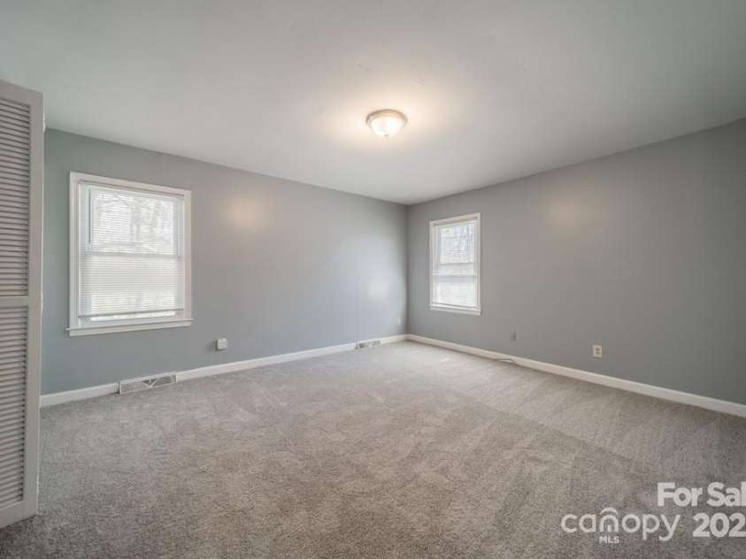 6126 Eagle Peak Drive, Charlotte, NC 28214.  MLS# CAR4224487, YatesRealty ID 8144. 