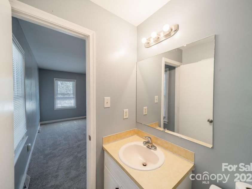 6126 Eagle Peak Drive, Charlotte, NC 28214.  MLS# CAR4224487, YatesRealty ID 8144. 