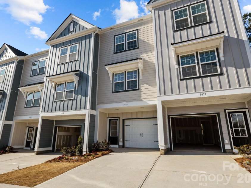 3204 Butler Hill Drive, Matthews, NC 28105.  MLS# CAR4363061, YatesRealty ID 8145. 