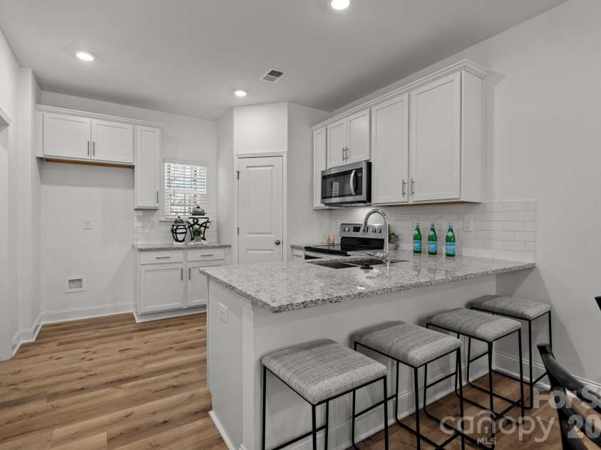3204 Butler Hill Drive, Matthews, NC 28105.  MLS# CAR4363061, YatesRealty ID 8145. 