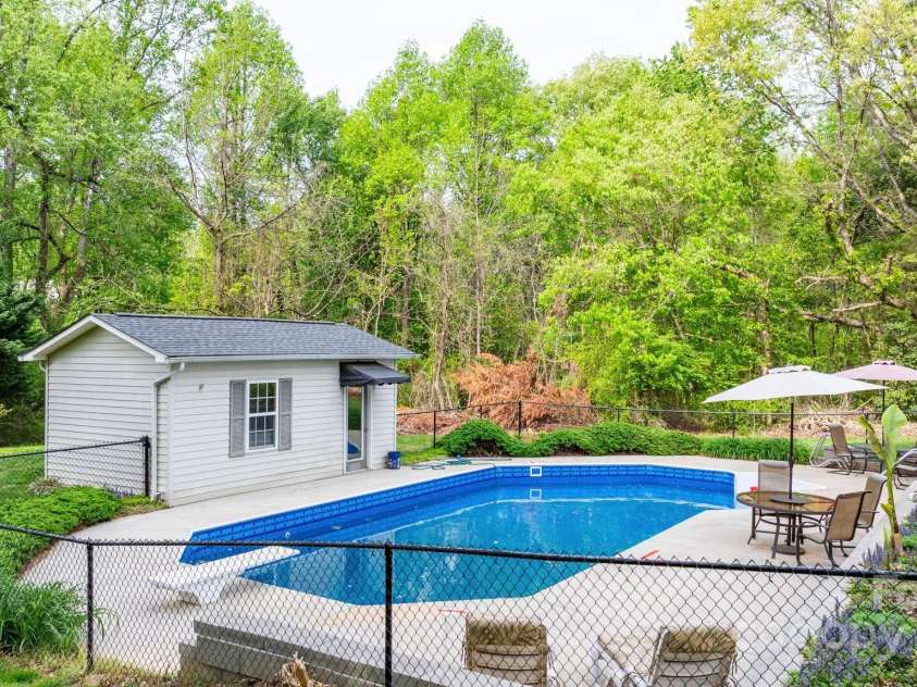 5486 Suttlemyre Lane, Hickory, NC 28601.  MLS# CAR4249269, YatesRealty ID 8145. 