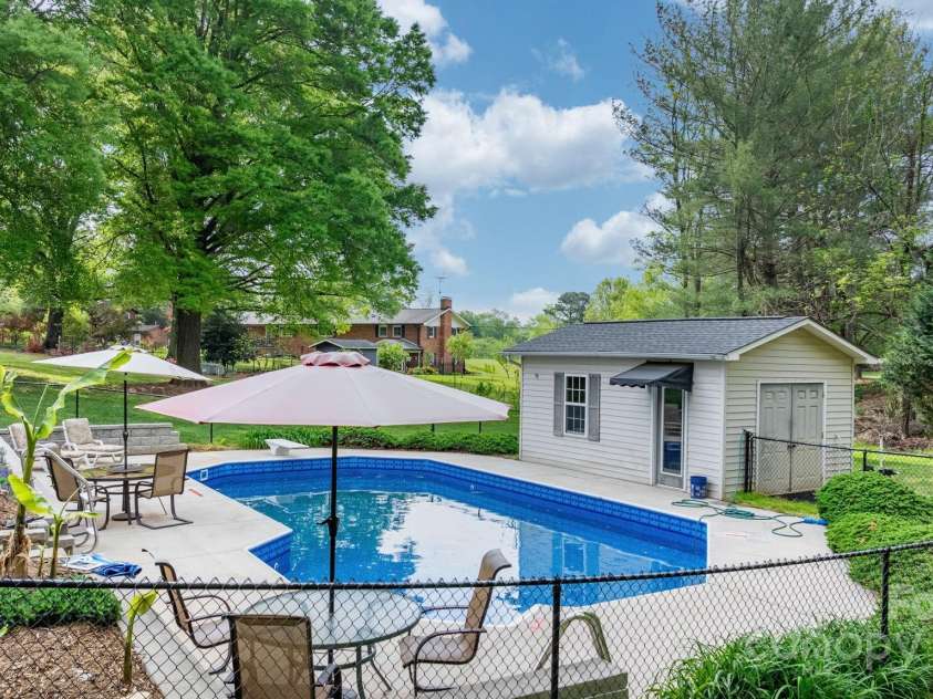 5486 Suttlemyre Lane, Hickory, NC 28601.  MLS# CAR4249269, YatesRealty ID 8145. 