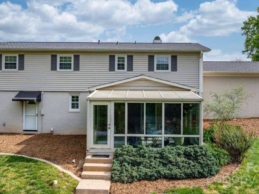5486 Suttlemyre Lane, Hickory, NC 28601.  MLS# CAR4249269, YatesRealty ID 8145. 