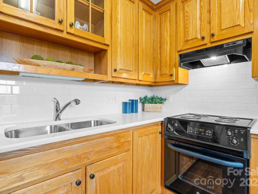 5486 Suttlemyre Lane, Hickory, NC 28601.  MLS# CAR4249269, YatesRealty ID 8145. Tile Backsplash, updated countertop updated in 2025!