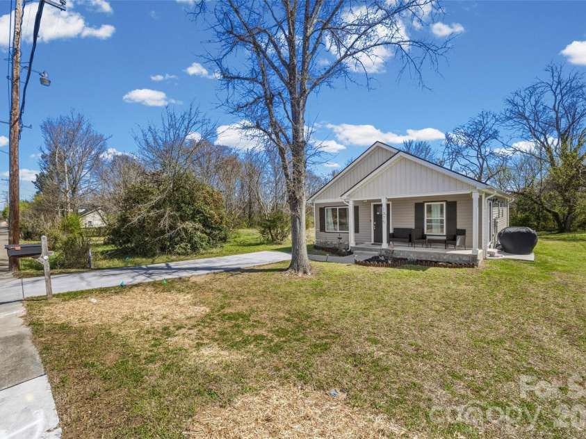 1375 Crawford Road, Rock Hill, SC 29730.  MLS# CAR4333374, YatesRealty ID 8148. 