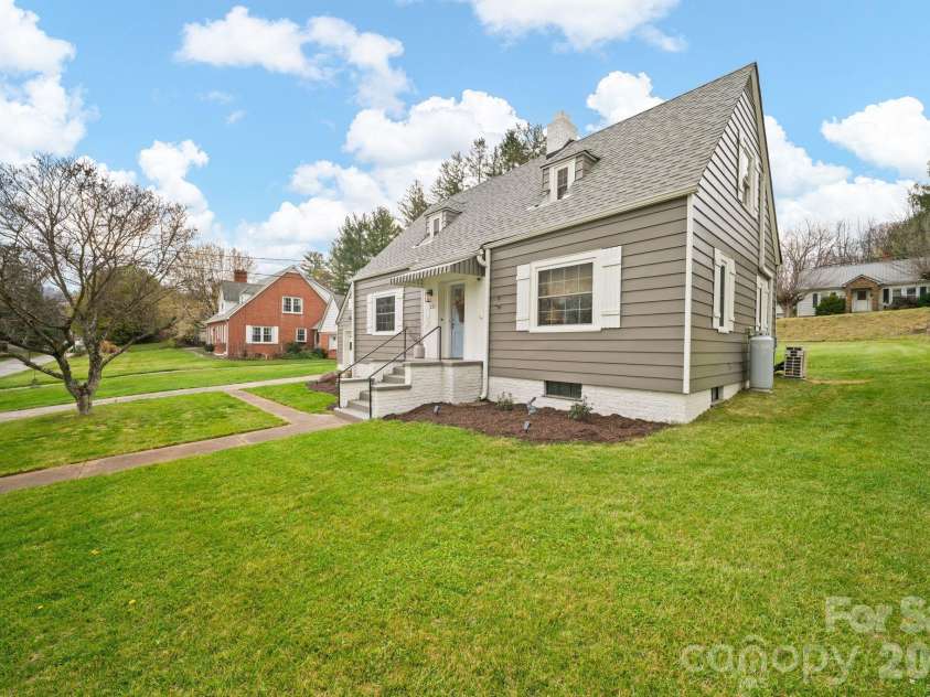 121 Johnson Street, Canton, NC 28716.  MLS# CAR4360270, YatesRealty ID 8149. 