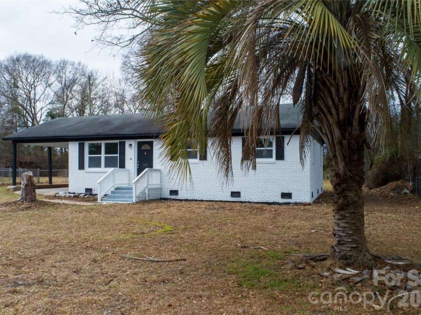 3115 Crestview Drive, Florence, SC 29501.  MLS# CAR4340430, YatesRealty ID 8150. 