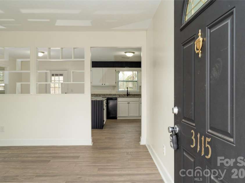 3115 Crestview Drive, Florence, SC 29501.  MLS# CAR4340430, YatesRealty ID 8150. 