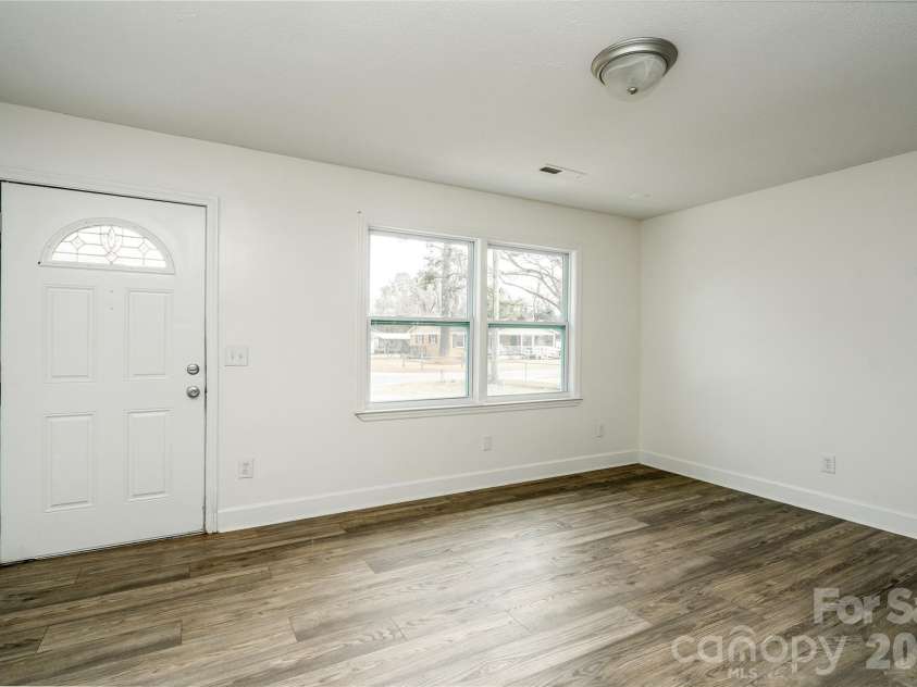 3115 Crestview Drive, Florence, SC 29501.  MLS# CAR4340430, YatesRealty ID 8150. 
