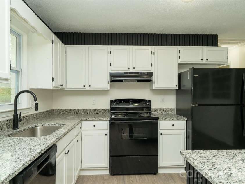 3115 Crestview Drive, Florence, SC 29501.  MLS# CAR4340430, YatesRealty ID 8150. 