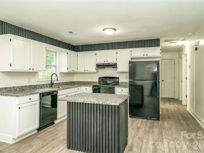 3115 Crestview Drive, Florence, SC 29501.  MLS# CAR4340430, YatesRealty ID 8150. 
