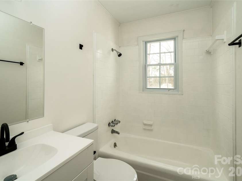3115 Crestview Drive, Florence, SC 29501.  MLS# CAR4340430, YatesRealty ID 8150. 