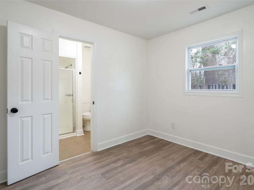 3115 Crestview Drive, Florence, SC 29501.  MLS# CAR4340430, YatesRealty ID 8150. 